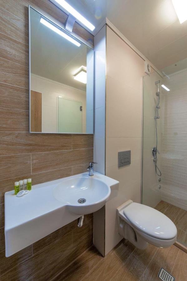 Hotel Verticalplus Хасково Экстерьер фото