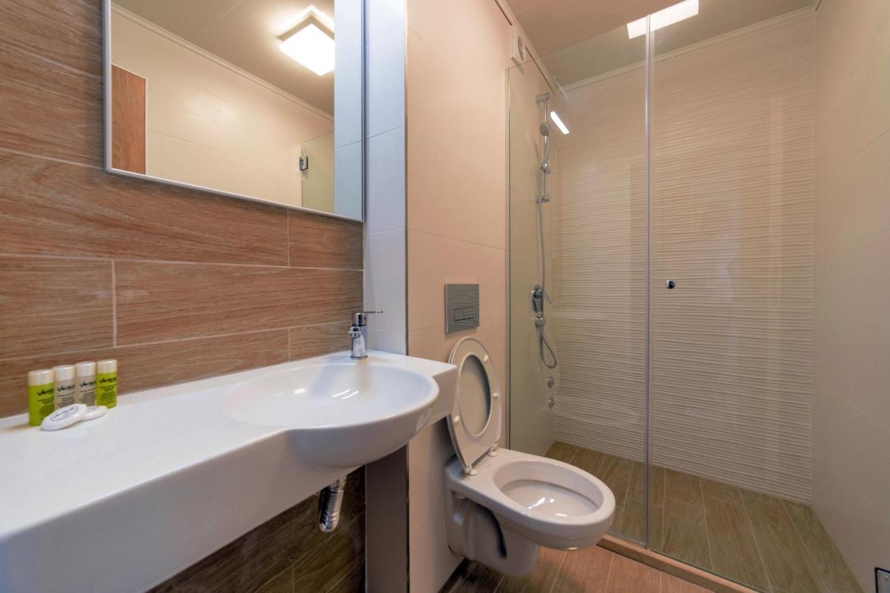 Hotel Verticalplus Хасково Экстерьер фото